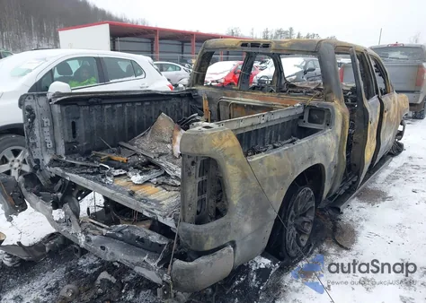 2022 Ram 1500 Laramie 4X4 5'7 Box z USA, uszkodzony, nr VIN 1C6SRFJT0NN247773